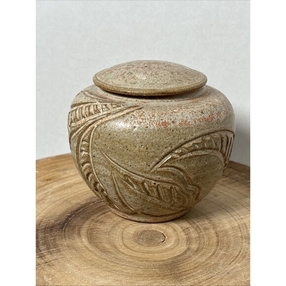 Beautiful Studio Art Pottery Leaf Imprint Design Natural Look Lidded Pot Signed - Picture 3 of 8